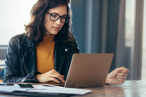 Asian,Woman,Working,Laptop.,Business,Woman,Busy,Working,On,Laptop